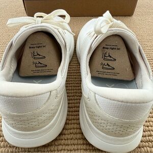 KIZIK LIMA WHITE CREAM WIDE M5.5 / W7 Athletic Sneakers